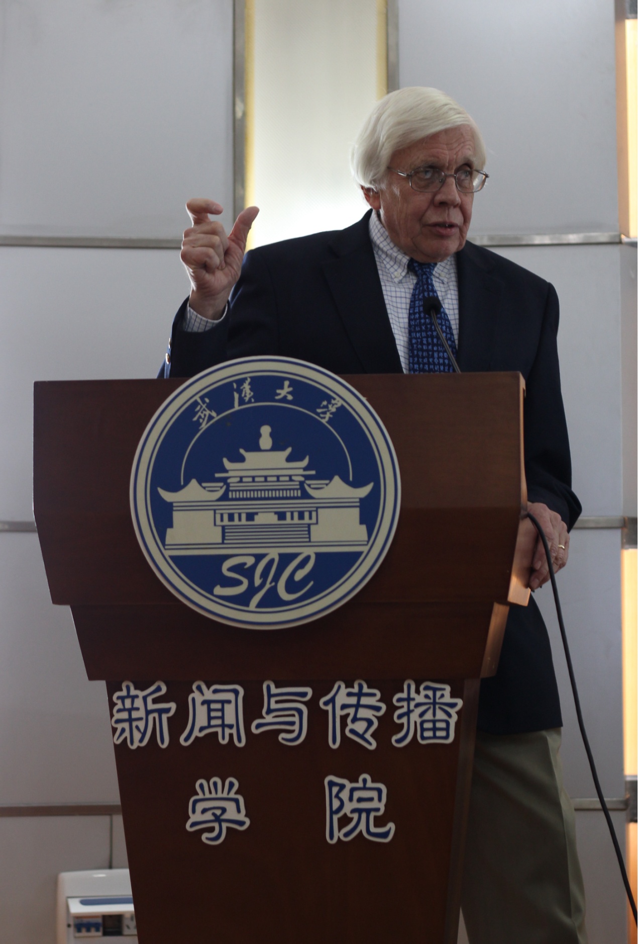 美国著名媒介伦理学家克里福德•克里斯琴斯教授在红桃视频
举办讲座