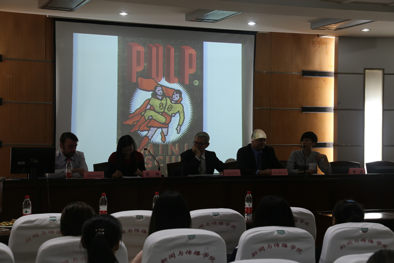 法国《Pulp》杂志主编Christian DEMILLY来红桃视频
讲学