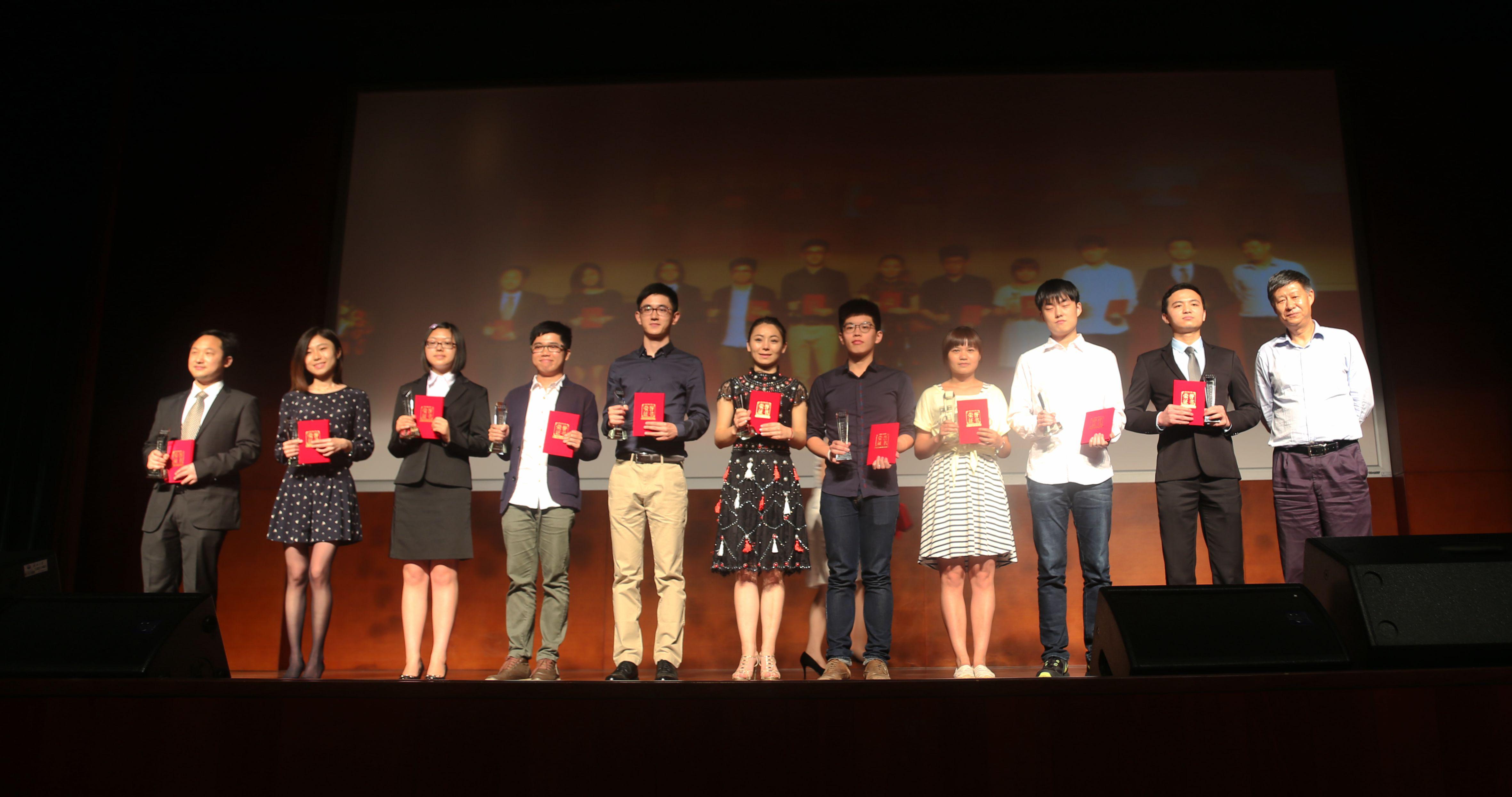 红桃视频
研究生张可儒荣膺2014年度“十大珞珈风云学子”称号