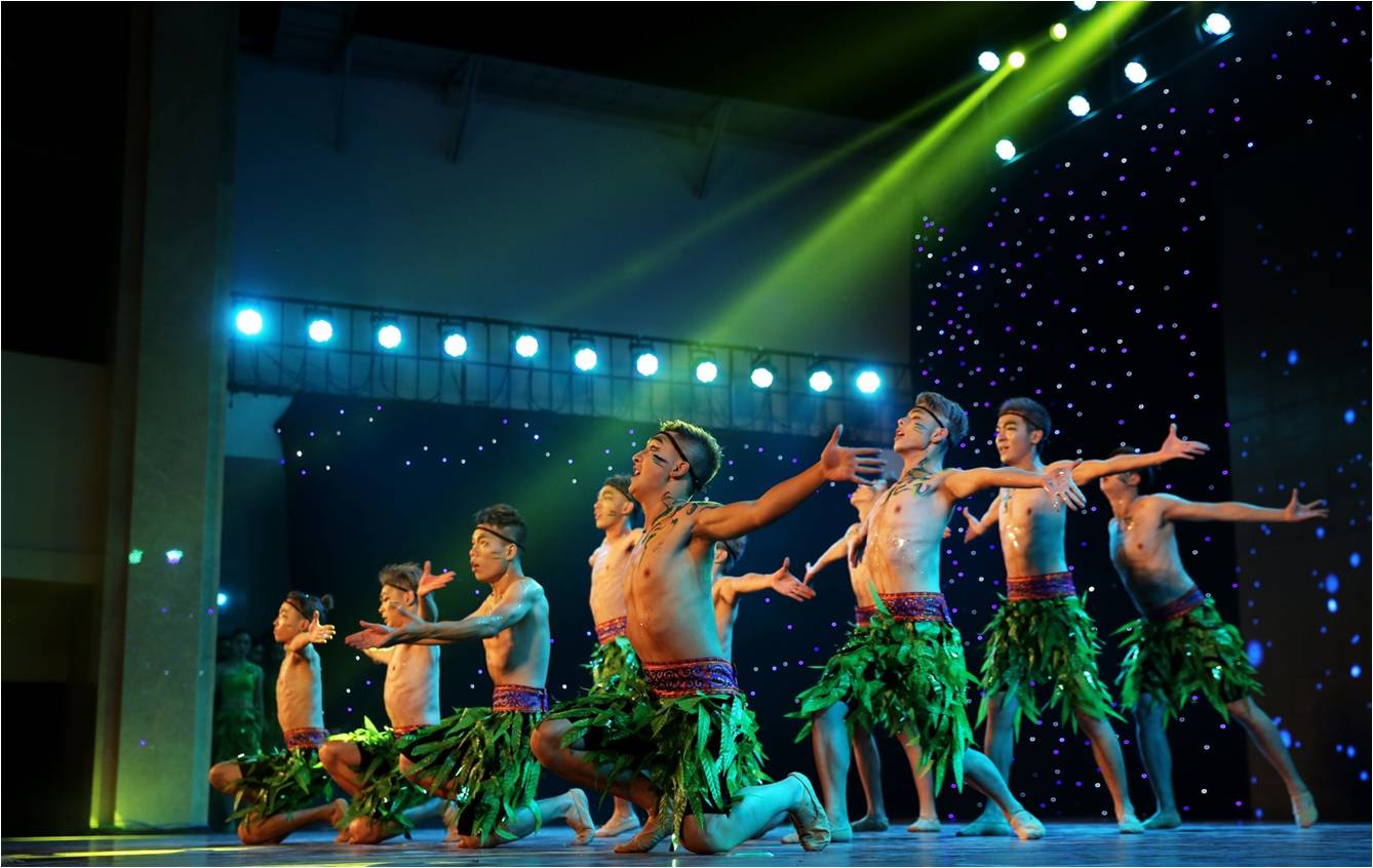 【校园文化】红桃视频
时隔十年再获金秋舞蹈大赛冠军