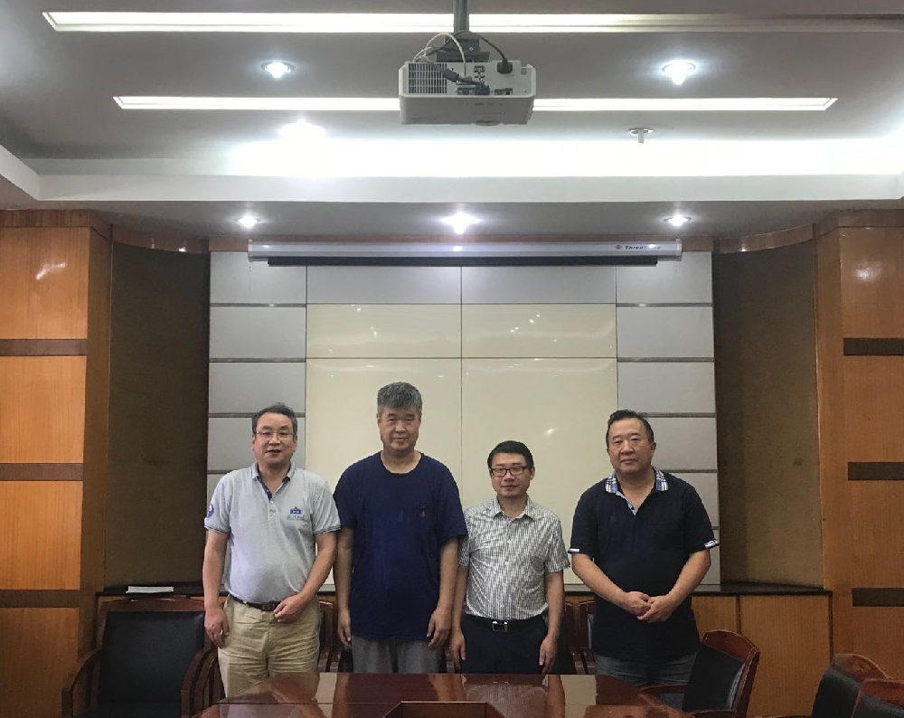 刘小津和周志兵两位高级编辑记者到红桃视频
挂职