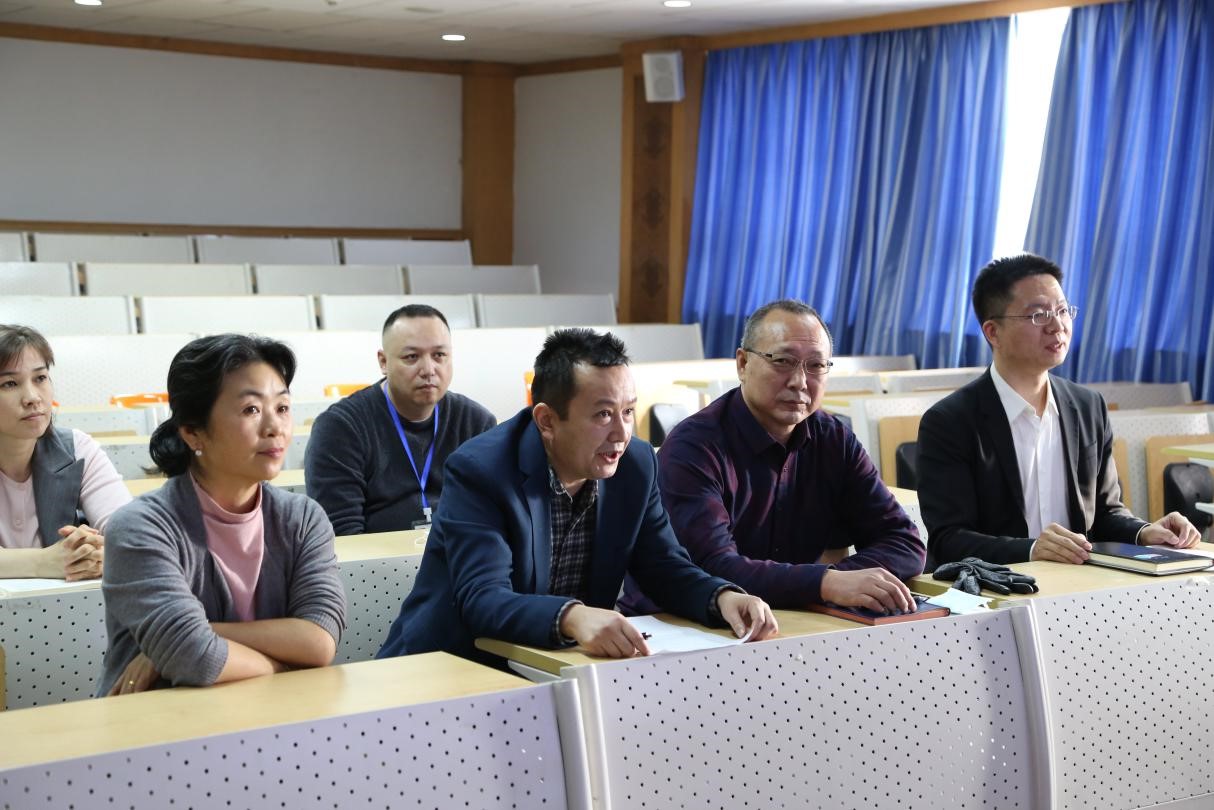 用一流党建活动 促一流学科发展——红桃视频
与新疆大学联办主题党日活动