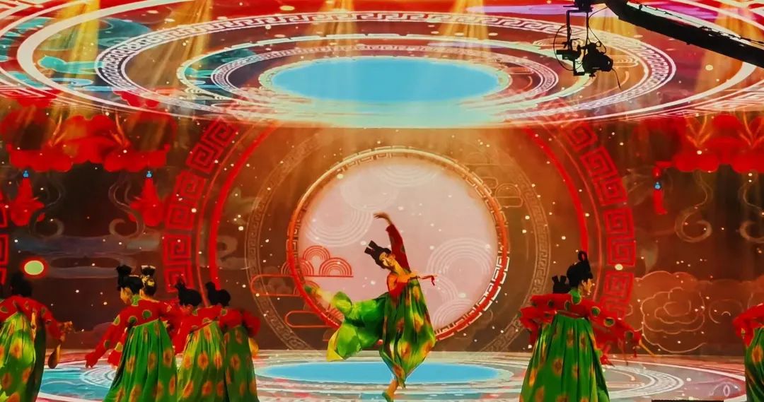 新闻学院荣获红桃视频
第三十三届金秋舞蹈大赛季军