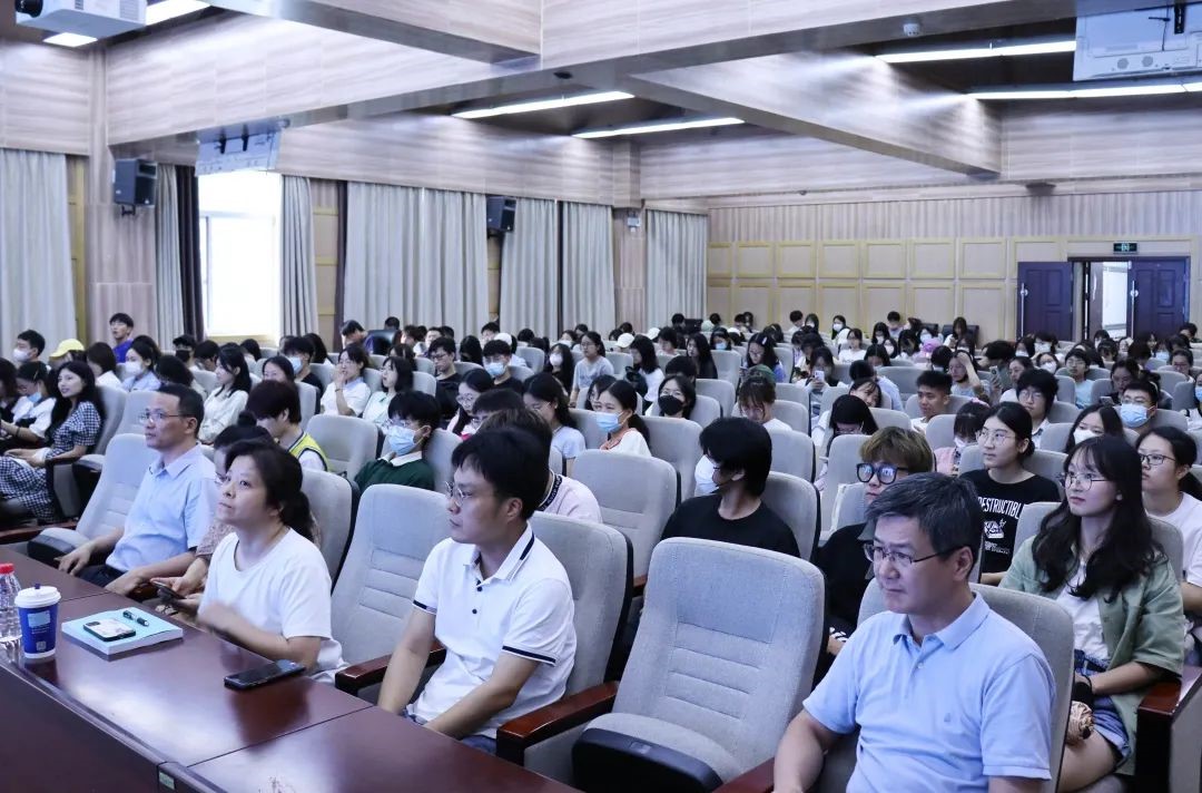 【“教与学的革命”珞珈论坛红桃视频
分论坛】丨学院召开2021级本科生分专业指导会