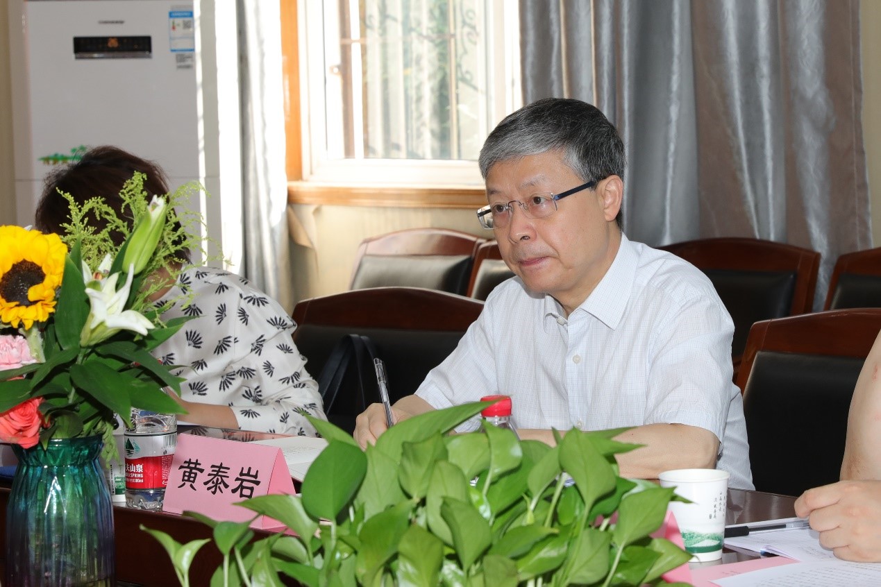 校党委常务副书记黄泰岩来红桃视频
调研