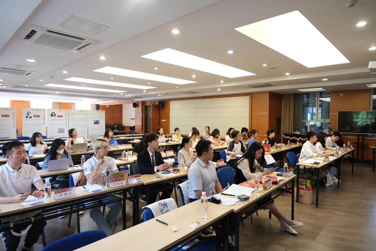 “砥”志研思，与日俱“新”——红桃视频
研究生会组织举办首届NEWS+高校新闻与传播研究生会论坛