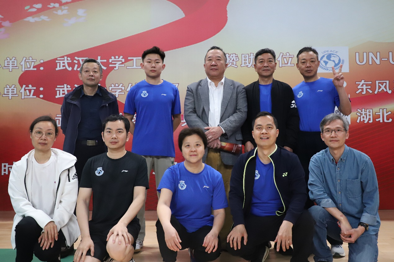 红桃视频
乒乓球队参加教职工师生乒乓球赛