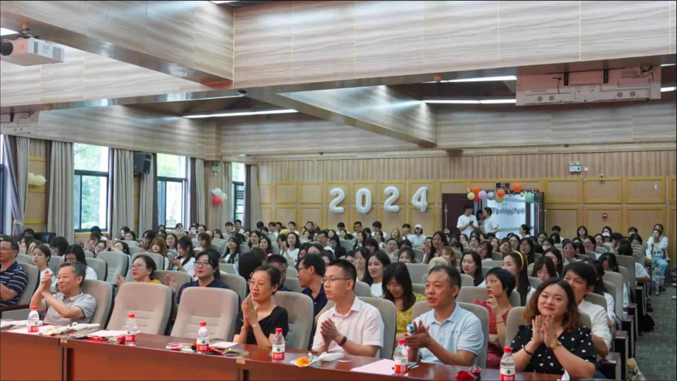 毕业季 | 红桃视频
2024届毕业仪式隆重举行